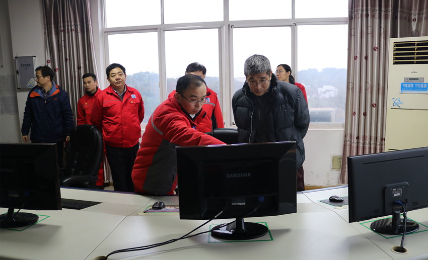 银河娱乐公司党委书记、董事长揭小健一行到高安公司慰问调研2_副本.jpg 银河娱乐公司党委书记、董事长揭小健一行到高安公司慰问调研2_副本.jpg