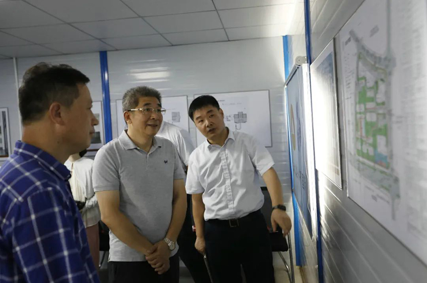 揭小健一行到锦辰小区项目调研并开展“送清凉”活动.jpg 揭小健一行到锦辰小区项目调研并开展“送清凉”活动.jpg