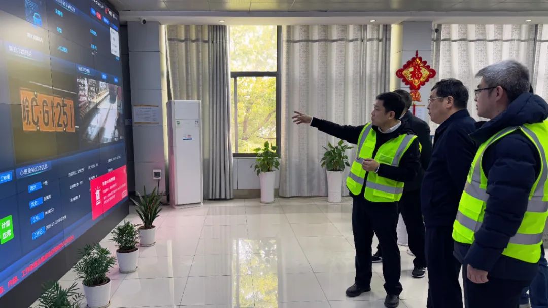 曾昭和到九江一桥、九江二桥调研督导春运保畅工作.jpg 曾昭和到九江一桥、九江二桥调研督导春运保畅工作.jpg