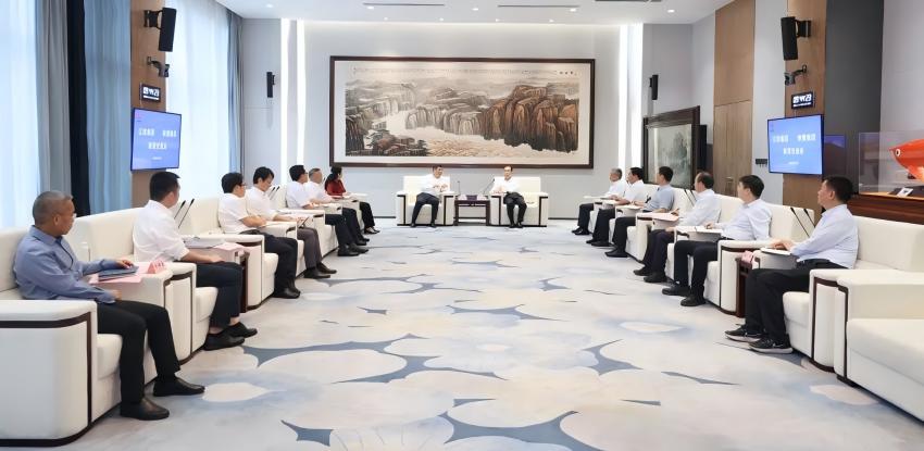 曾昭和一行到陕煤银河娱乐座谈交流.jpg 曾昭和一行到陕煤银河娱乐座谈交流.jpg